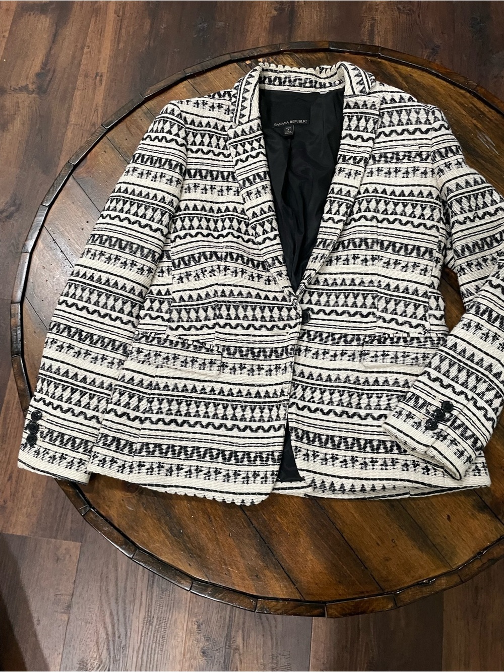 Banana Republic Black and White Patterned Women’s blazer